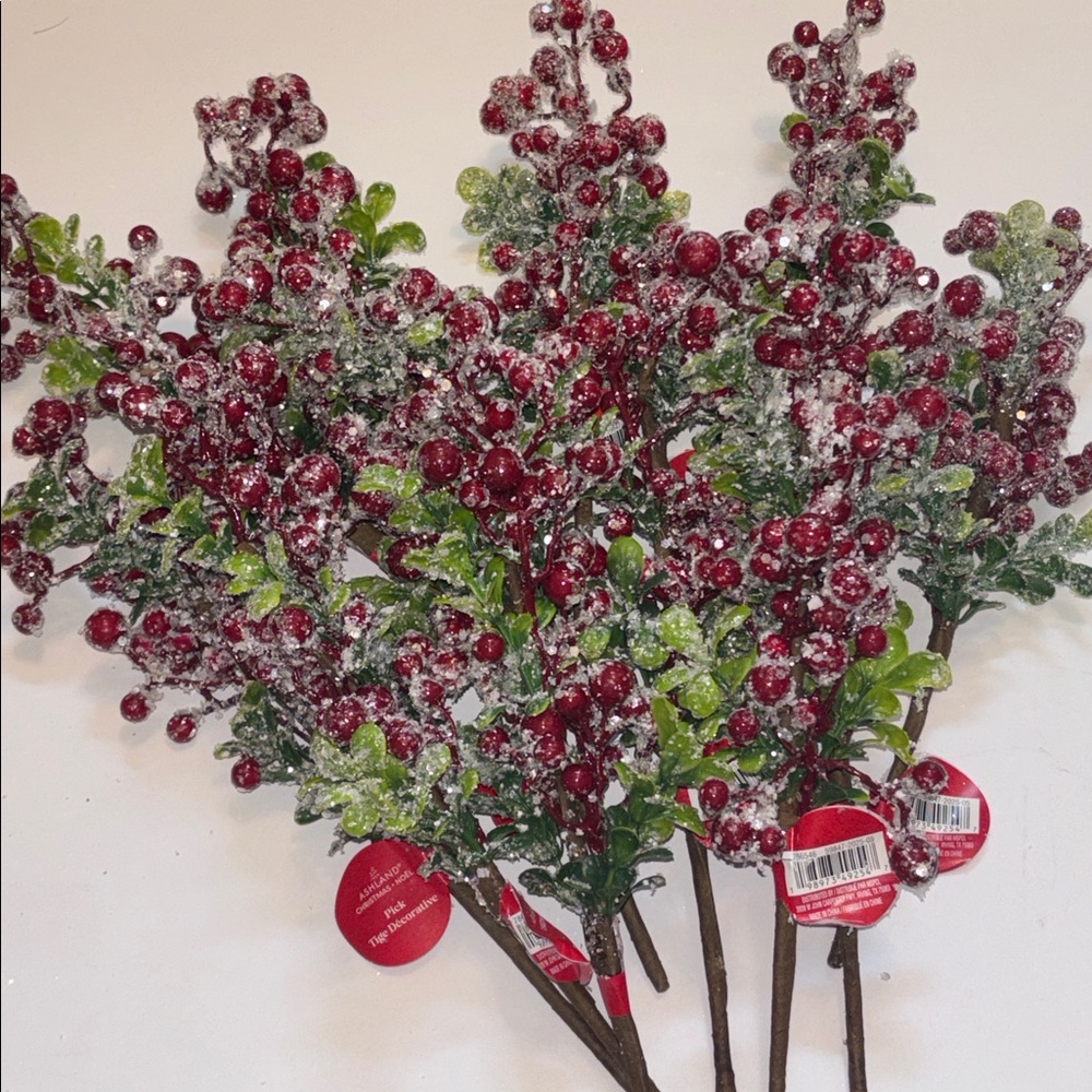 Snow Frosted Red Berry Stems Glitter Red Berries Eucalyptus Picks Set of 12 NWT - Picture 16 of 16